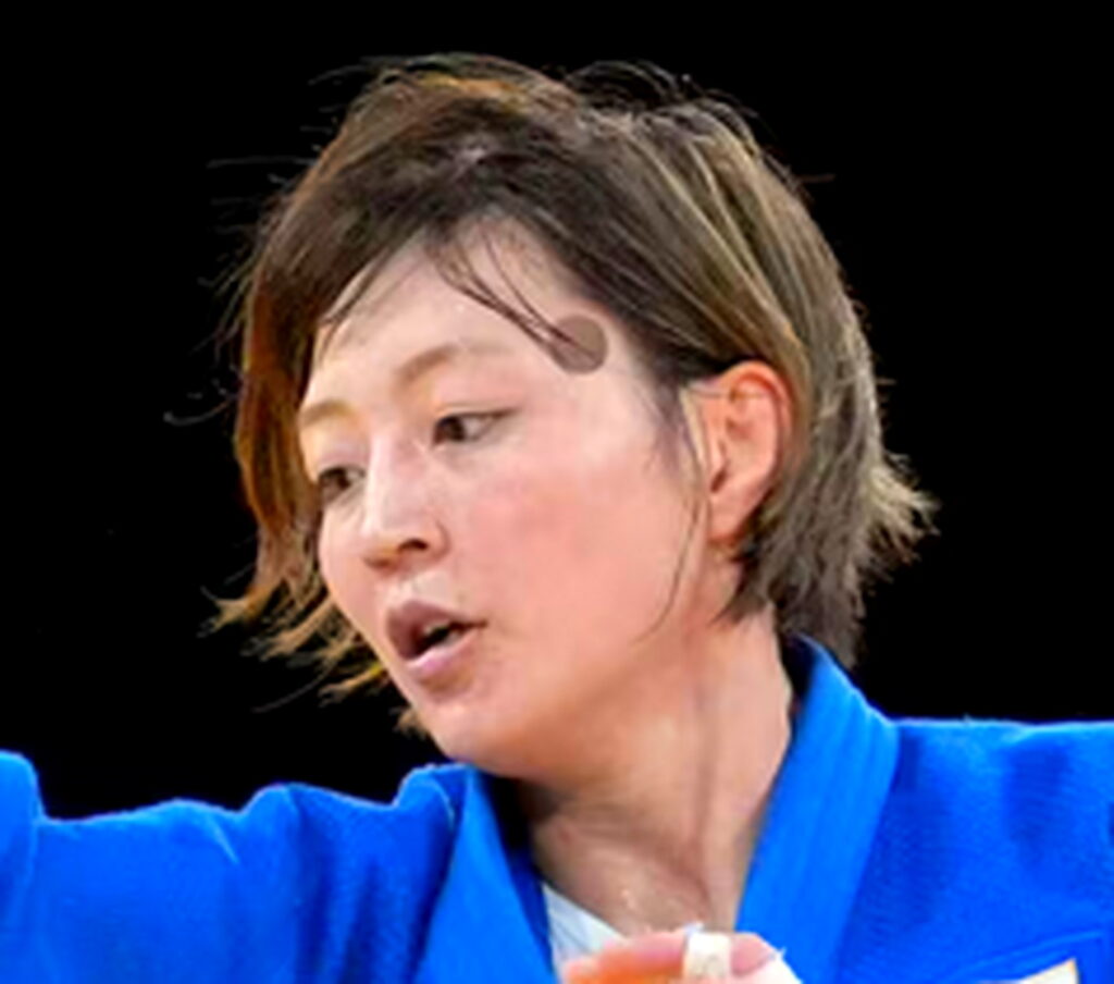 角田夏実 こめかみ テープ 産経ニュース